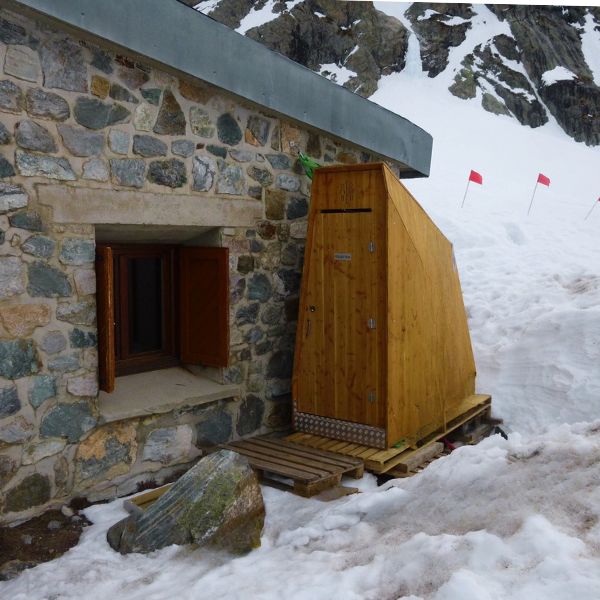 wc-sec-refuge-ecrins