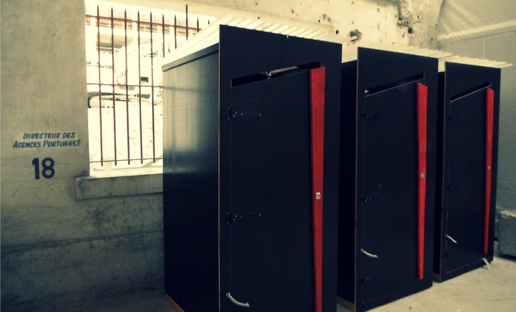 toilettes sèches dans un chantier