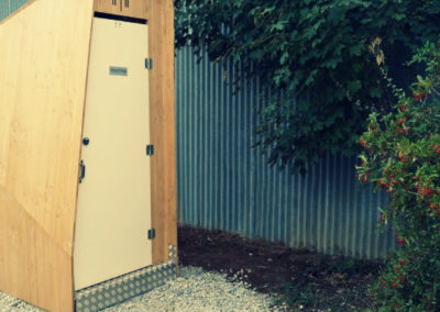 Installation de toilettes sèches pour un aérodrome