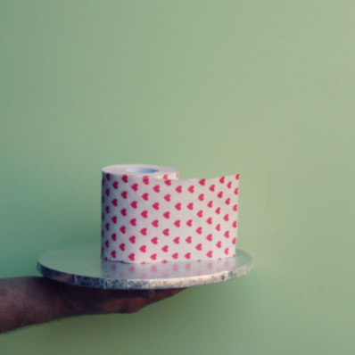 papier toilette avec des coeurs