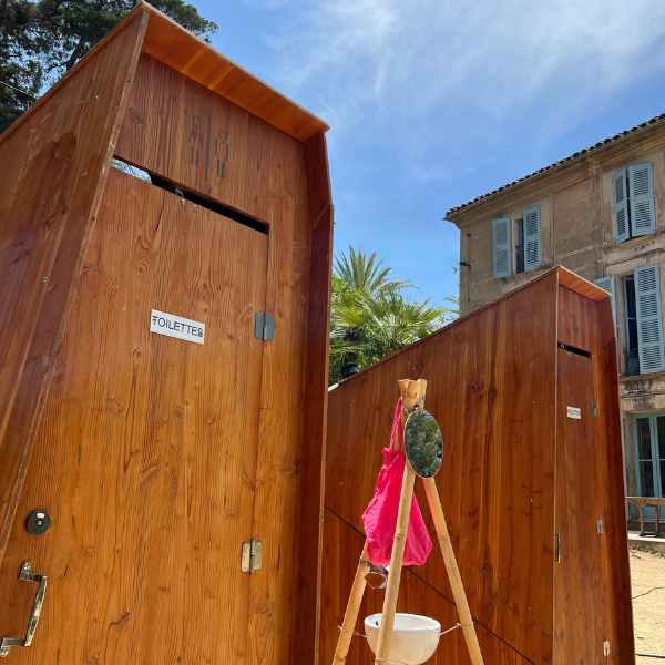 Des toilettes sèches VIP Des toilettes sèches VIP