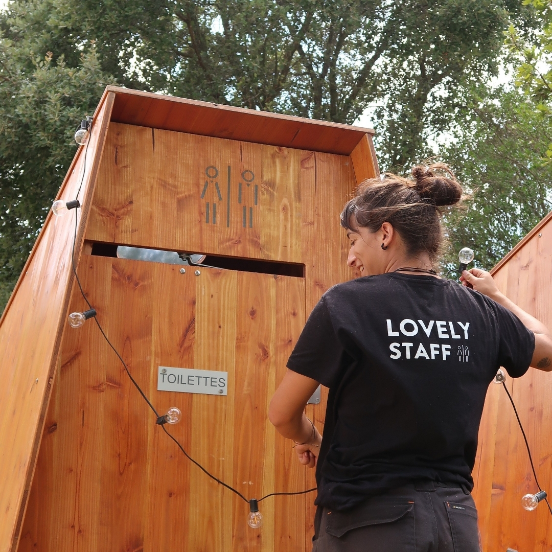 installation de toilettes sèches pour les festivals