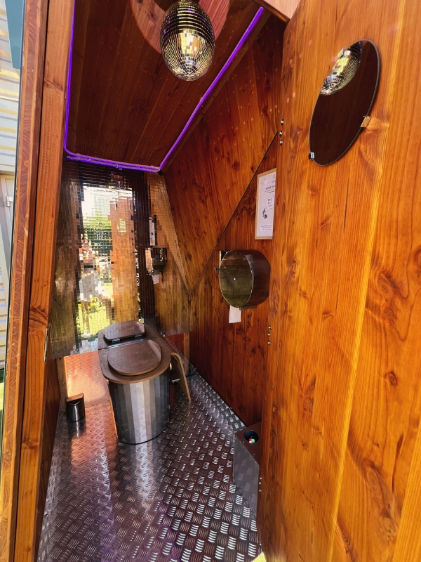 toilettes sèches interieur chic