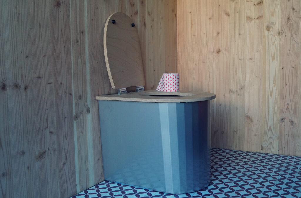 Installer des toilettes sèches en intérieur (et ne pas le regretter)